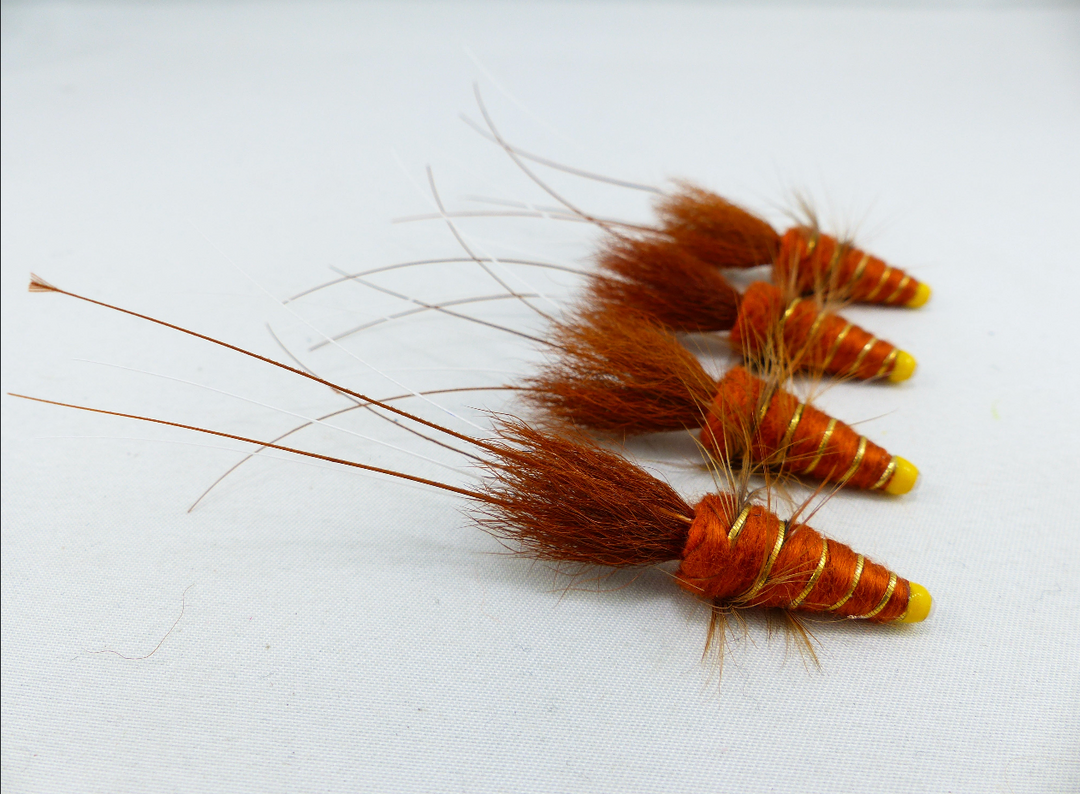 Lot de 4 belles mouches saumon anglaises montées en broche